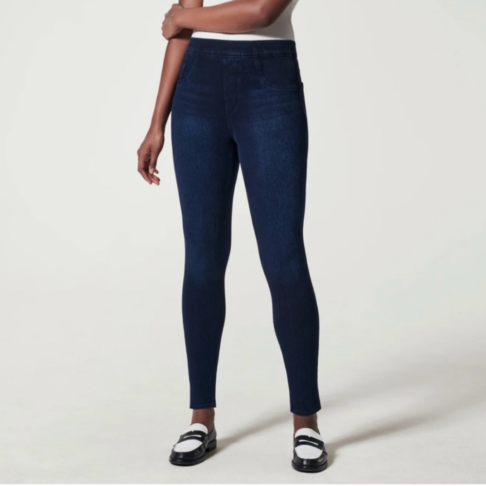 Spanx Jean-ish® Ankle Leggings in Twilight Rinse. Size Small.